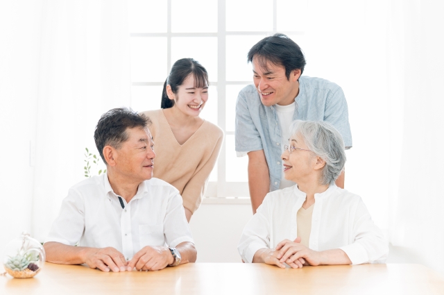 親の気持ちに寄り添いながら円満に生前整理を進めるための説得のコツ